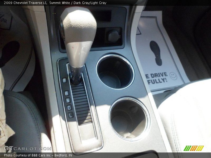 Summit White / Dark Gray/Light Gray 2009 Chevrolet Traverse LS