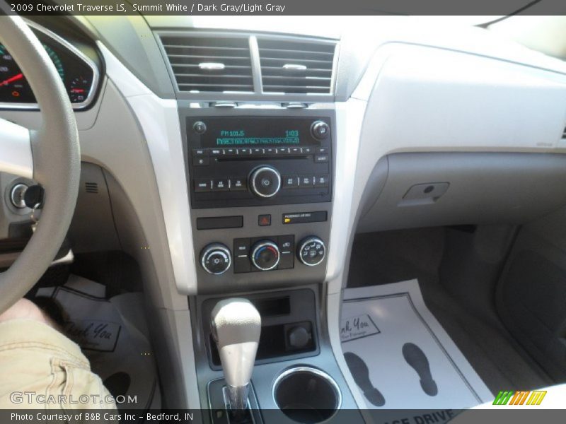 Summit White / Dark Gray/Light Gray 2009 Chevrolet Traverse LS