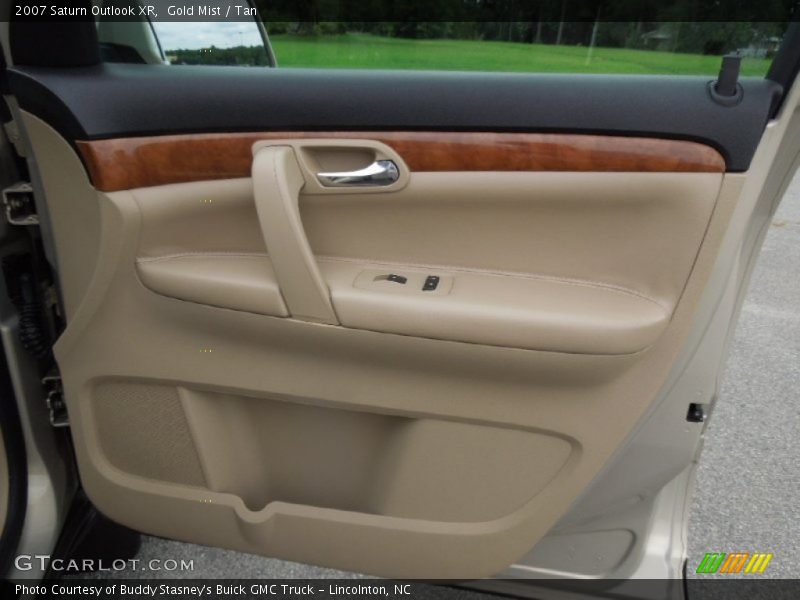 Gold Mist / Tan 2007 Saturn Outlook XR
