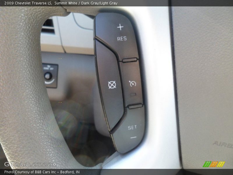 Summit White / Dark Gray/Light Gray 2009 Chevrolet Traverse LS