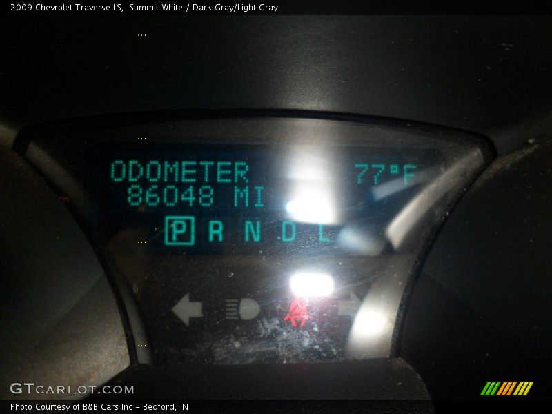 Summit White / Dark Gray/Light Gray 2009 Chevrolet Traverse LS