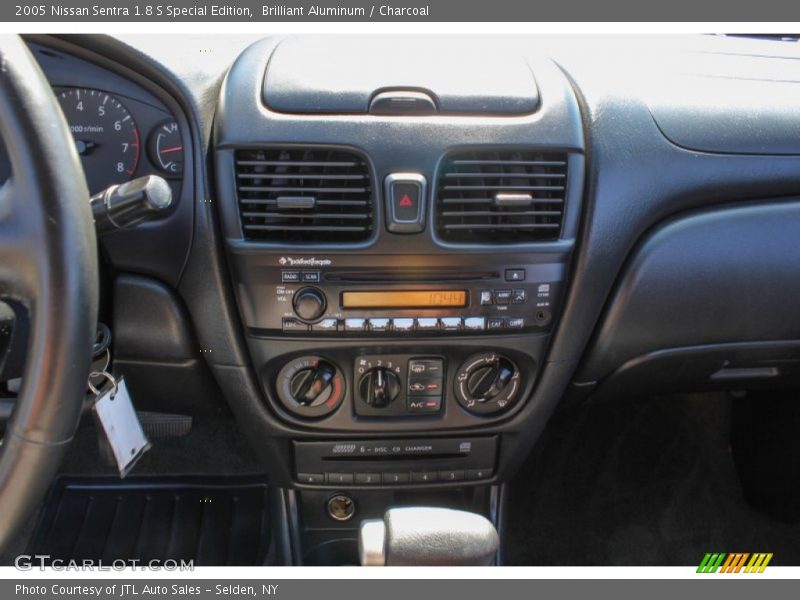 Brilliant Aluminum / Charcoal 2005 Nissan Sentra 1.8 S Special Edition