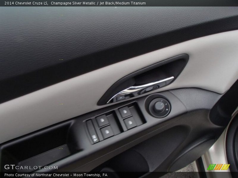 Champagne Silver Metallic / Jet Black/Medium Titanium 2014 Chevrolet Cruze LS