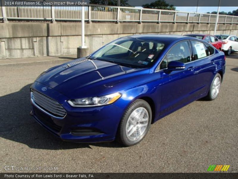 Front 3/4 View of 2014 Fusion SE