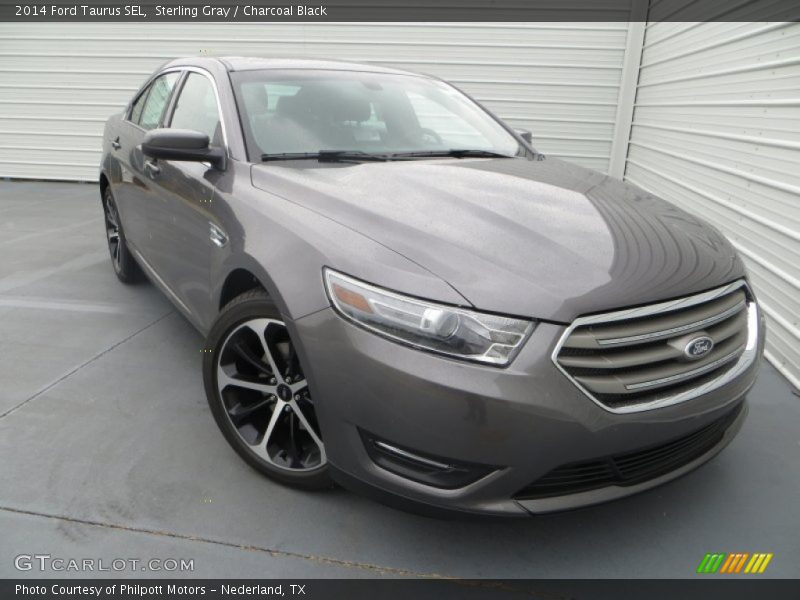 Front 3/4 View of 2014 Taurus SEL