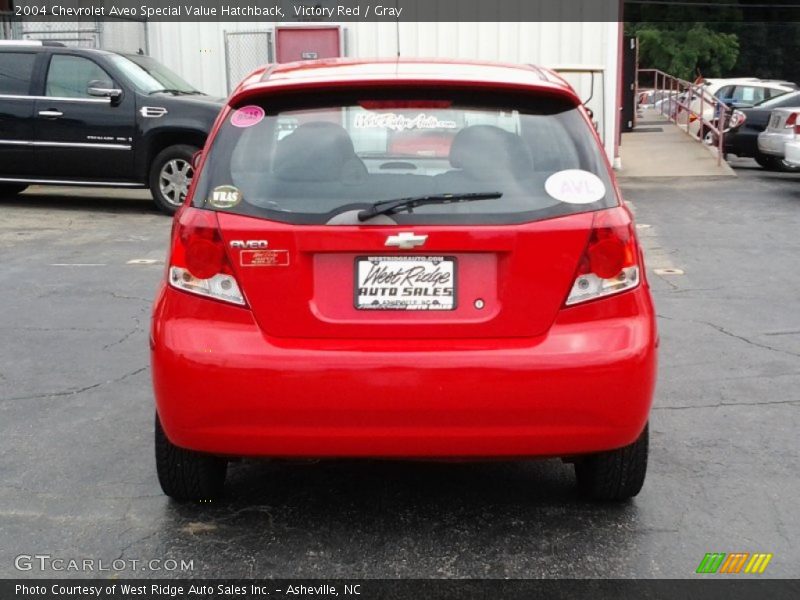 Victory Red / Gray 2004 Chevrolet Aveo Special Value Hatchback