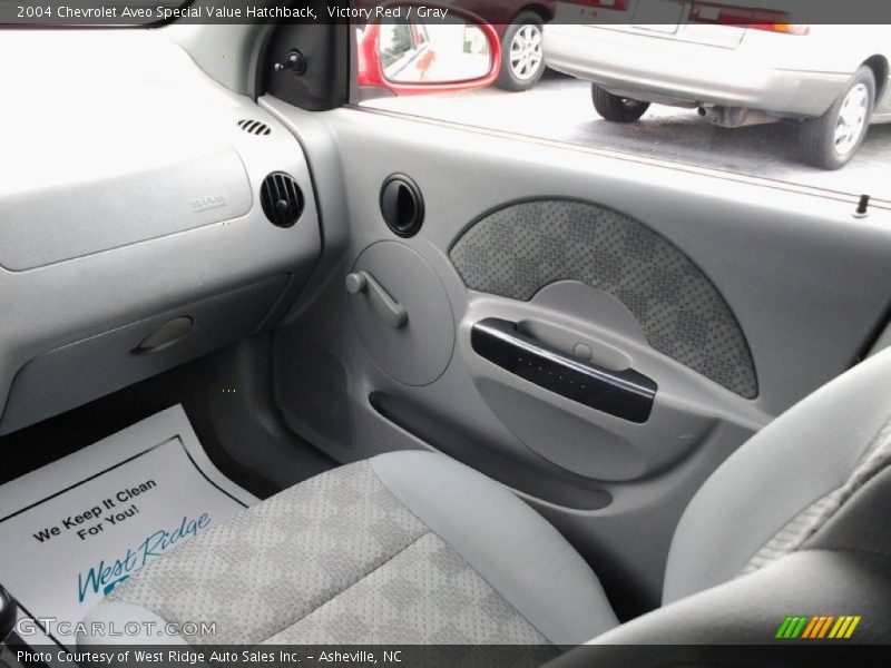 Victory Red / Gray 2004 Chevrolet Aveo Special Value Hatchback