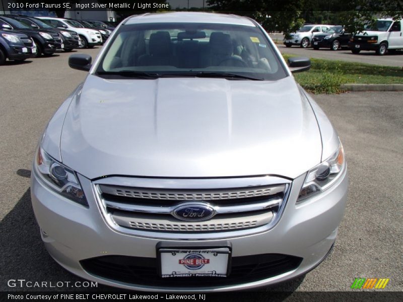 Ingot Silver Metallic / Light Stone 2010 Ford Taurus SE
