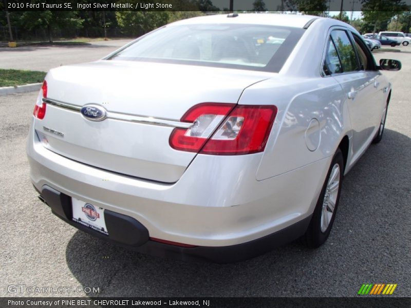 Ingot Silver Metallic / Light Stone 2010 Ford Taurus SE