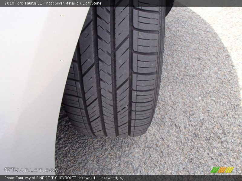 Ingot Silver Metallic / Light Stone 2010 Ford Taurus SE