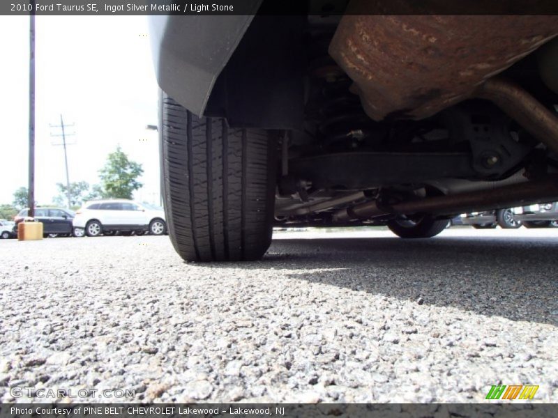 Ingot Silver Metallic / Light Stone 2010 Ford Taurus SE