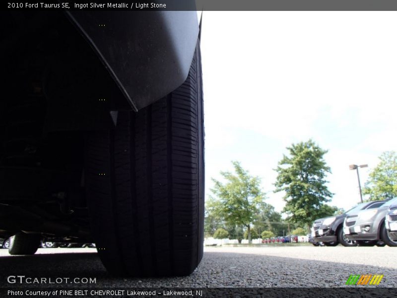 Ingot Silver Metallic / Light Stone 2010 Ford Taurus SE