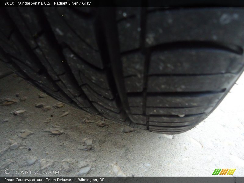 Radiant Silver / Gray 2010 Hyundai Sonata GLS