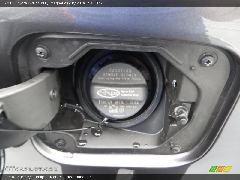 Magnetic Gray Metallic / Black 2013 Toyota Avalon XLE