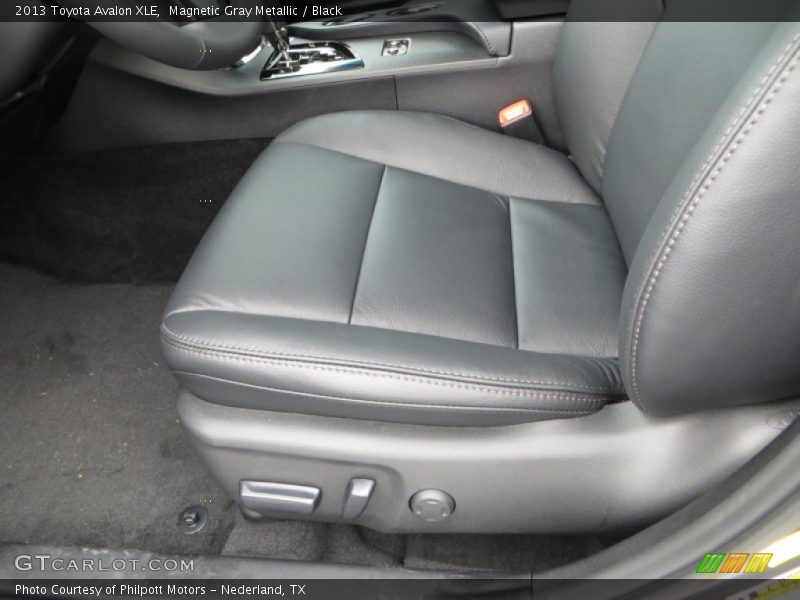Magnetic Gray Metallic / Black 2013 Toyota Avalon XLE
