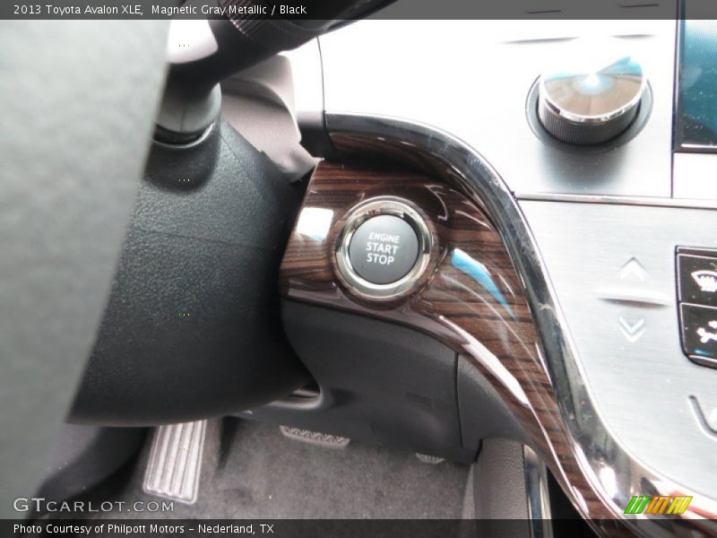 Magnetic Gray Metallic / Black 2013 Toyota Avalon XLE