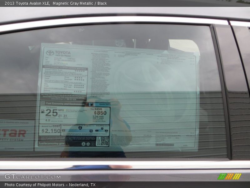 Magnetic Gray Metallic / Black 2013 Toyota Avalon XLE
