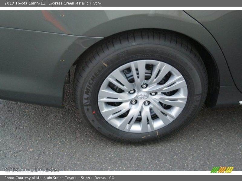 Cypress Green Metallic / Ivory 2013 Toyota Camry LE