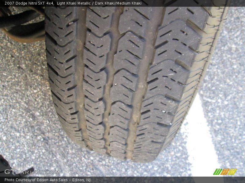 Light Khaki Metallic / Dark Khaki/Medium Khaki 2007 Dodge Nitro SXT 4x4