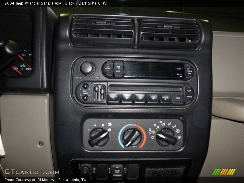 Black / Dark Slate Gray 2004 Jeep Wrangler Sahara 4x4