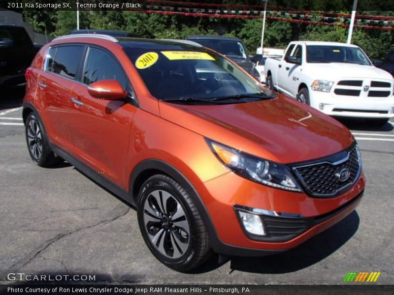 Front 3/4 View of 2011 Sportage SX