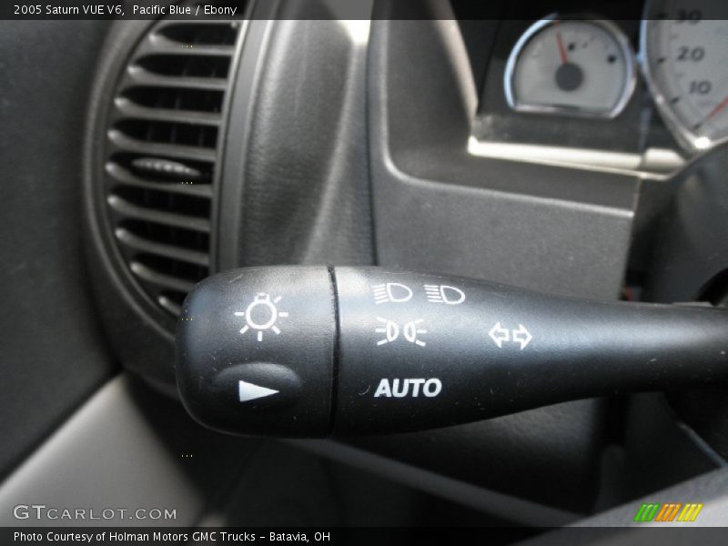 Pacific Blue / Ebony 2005 Saturn VUE V6