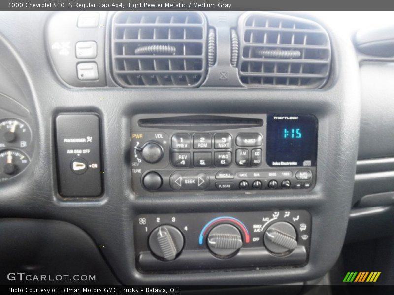 Controls of 2000 S10 LS Regular Cab 4x4