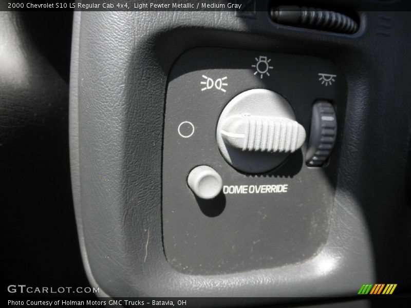 Controls of 2000 S10 LS Regular Cab 4x4