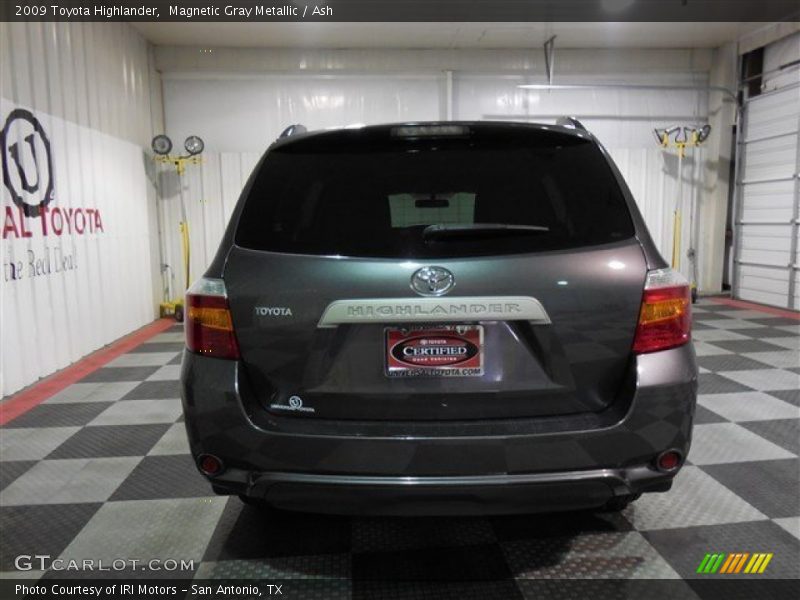 Magnetic Gray Metallic / Ash 2009 Toyota Highlander