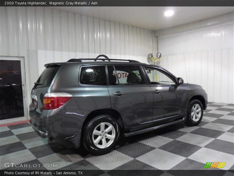 Magnetic Gray Metallic / Ash 2009 Toyota Highlander