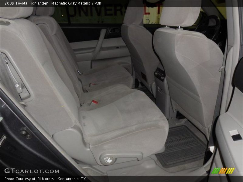 Magnetic Gray Metallic / Ash 2009 Toyota Highlander