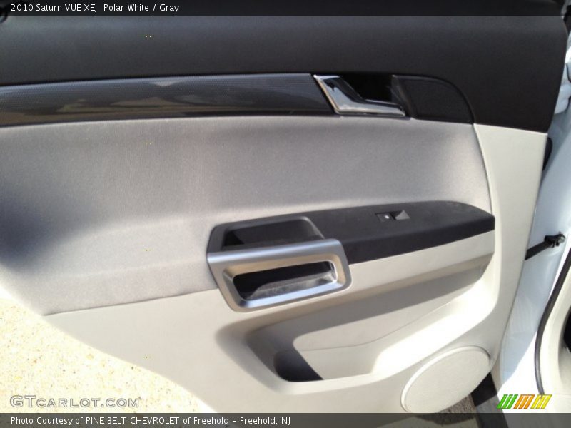 Polar White / Gray 2010 Saturn VUE XE