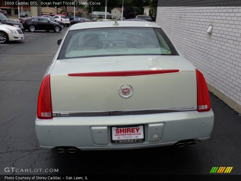 Ocean Pearl Tricoat / Shale/Cocoa 2009 Cadillac DTS