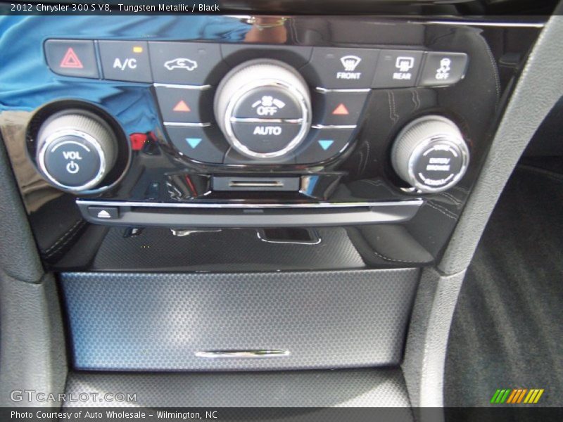 Controls of 2012 300 S V8