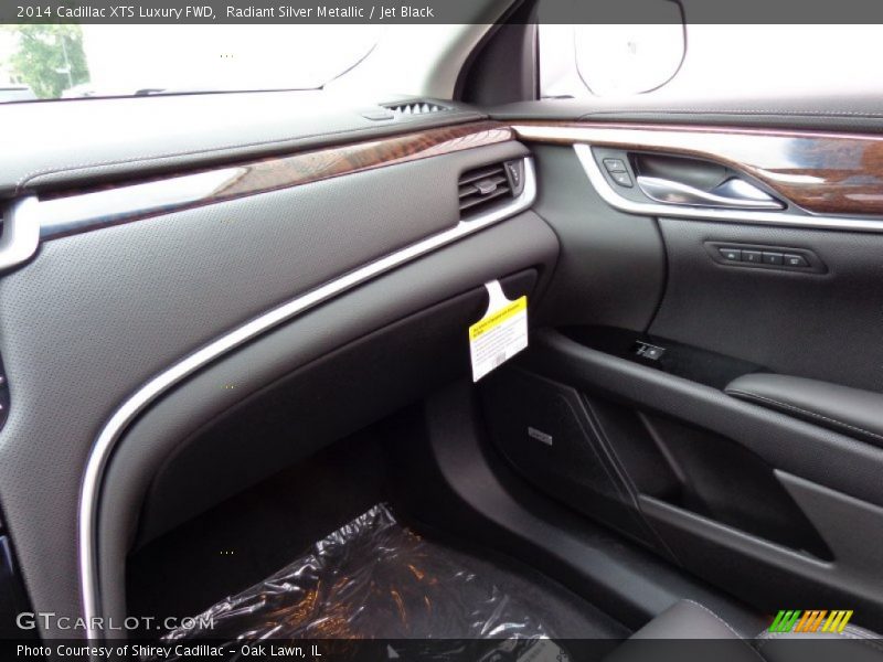 Radiant Silver Metallic / Jet Black 2014 Cadillac XTS Luxury FWD