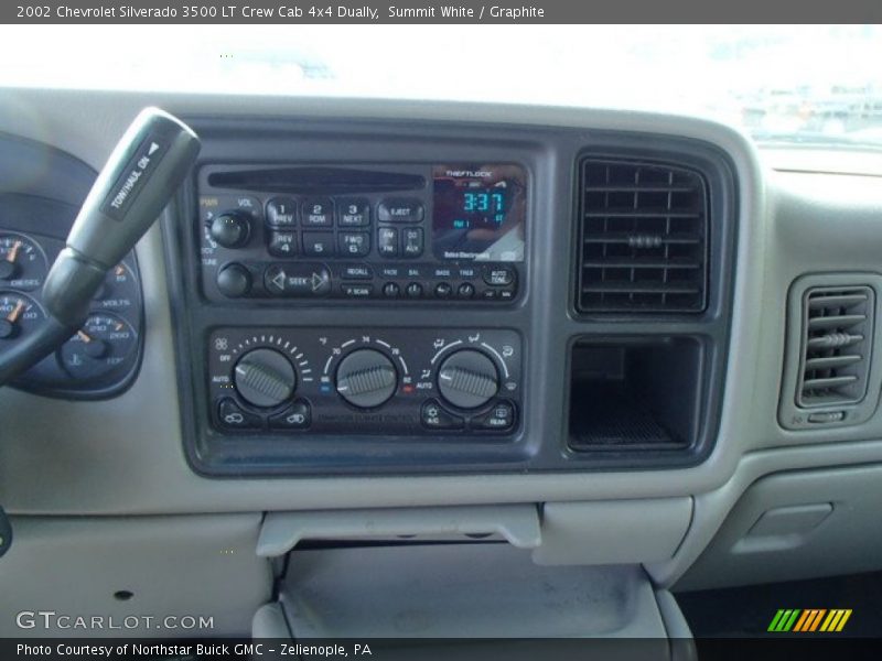 Controls of 2002 Silverado 3500 LT Crew Cab 4x4 Dually