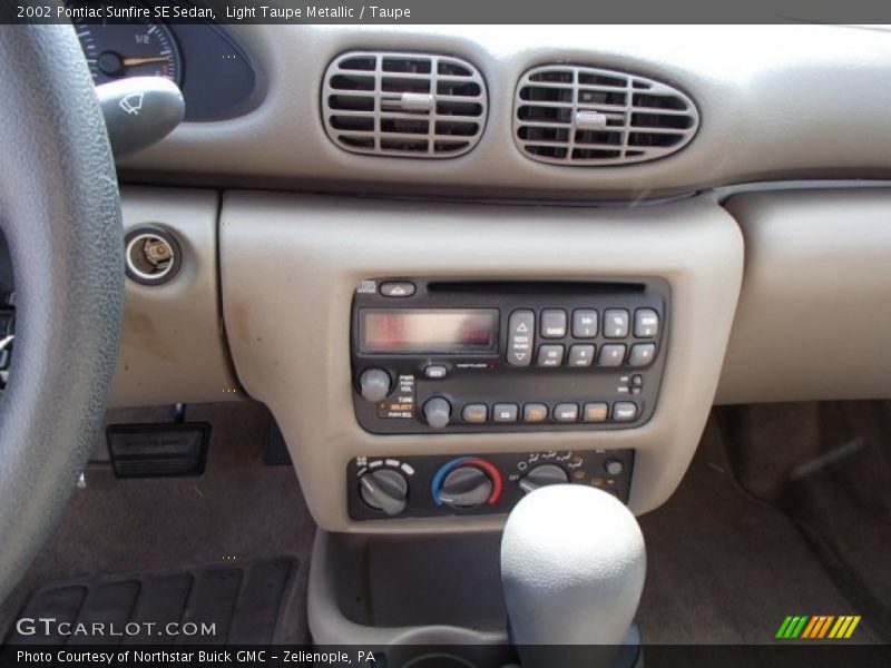 Light Taupe Metallic / Taupe 2002 Pontiac Sunfire SE Sedan