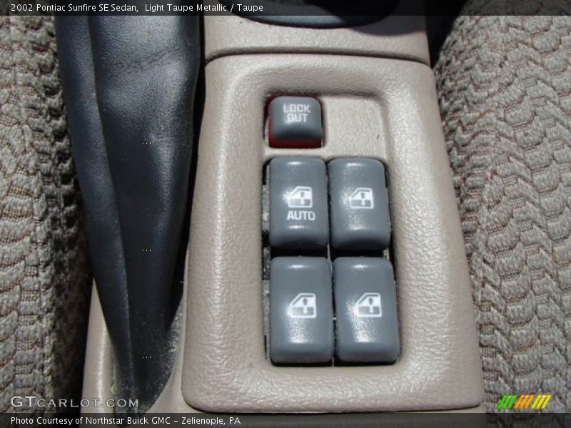 Light Taupe Metallic / Taupe 2002 Pontiac Sunfire SE Sedan