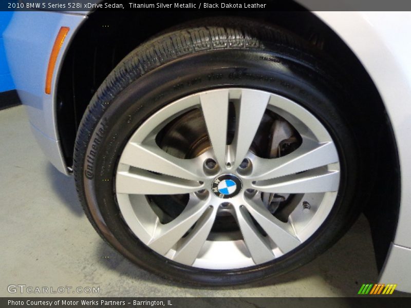Titanium Silver Metallic / Black Dakota Leather 2010 BMW 5 Series 528i xDrive Sedan