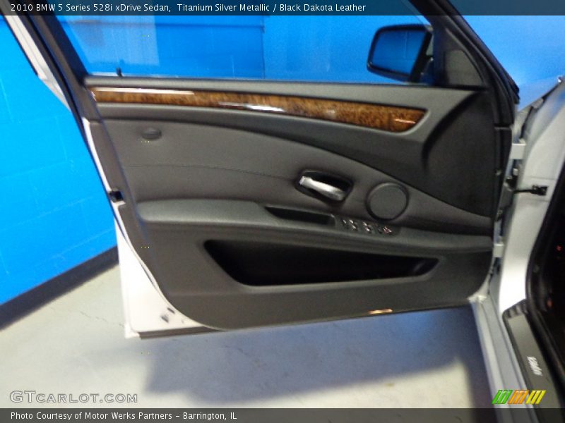 Titanium Silver Metallic / Black Dakota Leather 2010 BMW 5 Series 528i xDrive Sedan