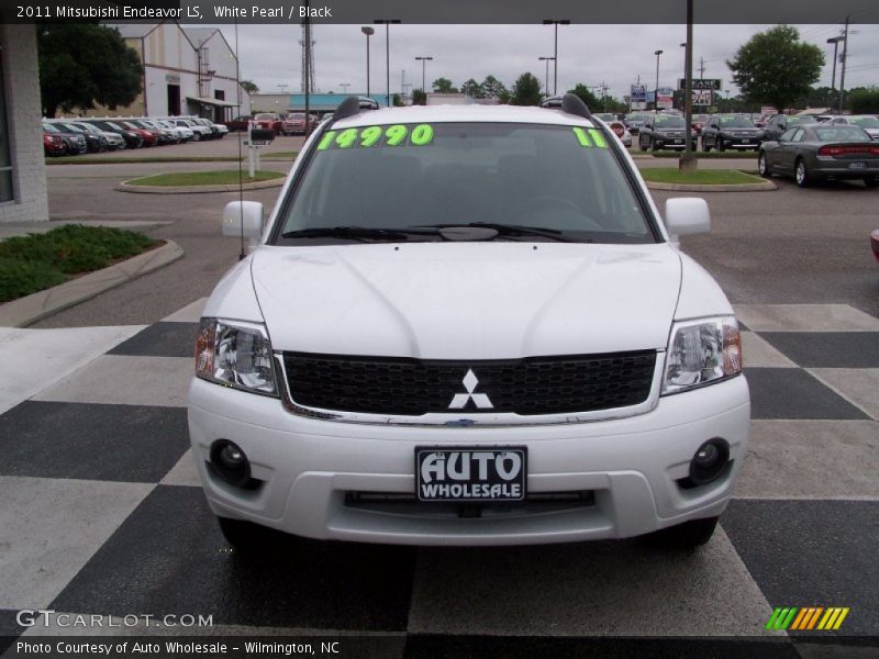 White Pearl / Black 2011 Mitsubishi Endeavor LS