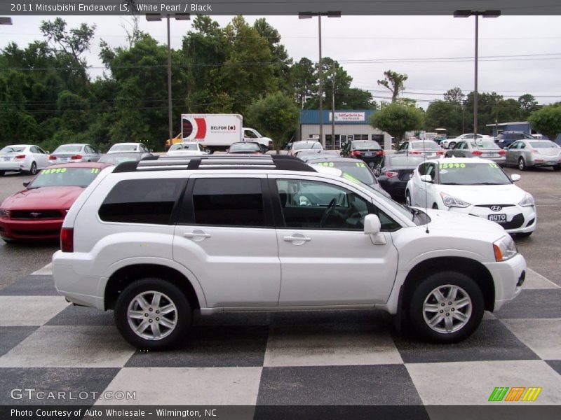 White Pearl / Black 2011 Mitsubishi Endeavor LS