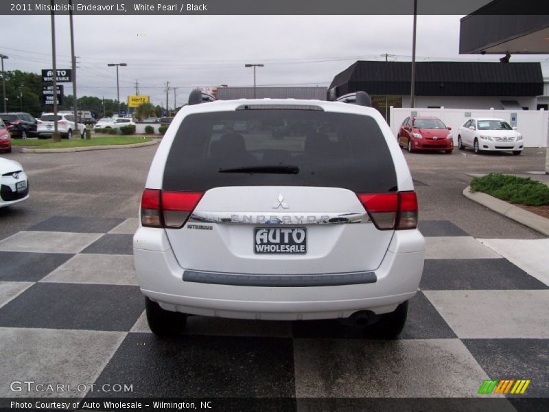 White Pearl / Black 2011 Mitsubishi Endeavor LS