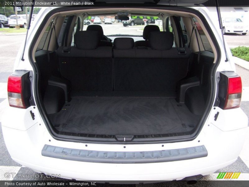 White Pearl / Black 2011 Mitsubishi Endeavor LS