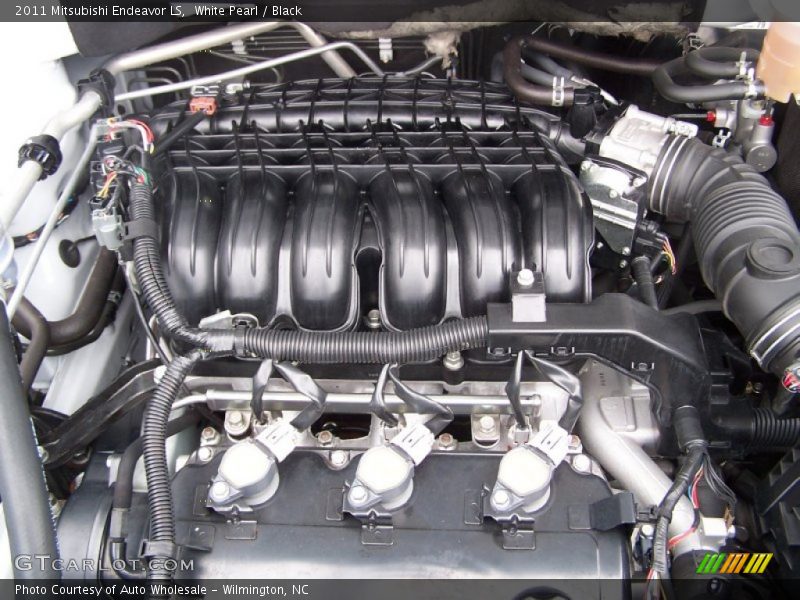 White Pearl / Black 2011 Mitsubishi Endeavor LS
