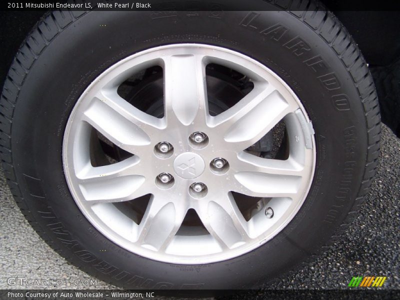 White Pearl / Black 2011 Mitsubishi Endeavor LS