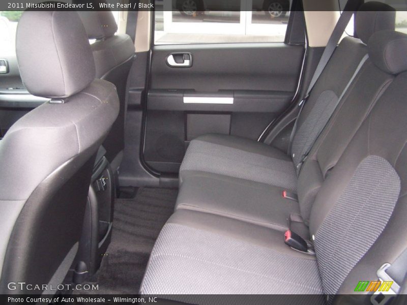 White Pearl / Black 2011 Mitsubishi Endeavor LS