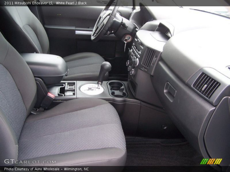 White Pearl / Black 2011 Mitsubishi Endeavor LS