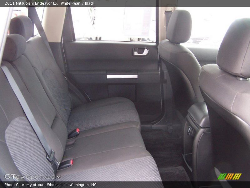 White Pearl / Black 2011 Mitsubishi Endeavor LS
