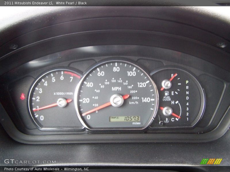 White Pearl / Black 2011 Mitsubishi Endeavor LS